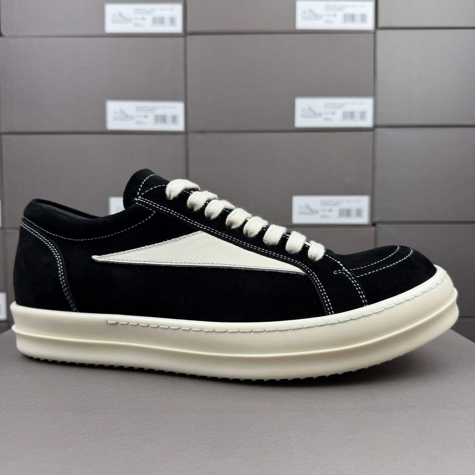 Genuine leather casual shoes for men and women