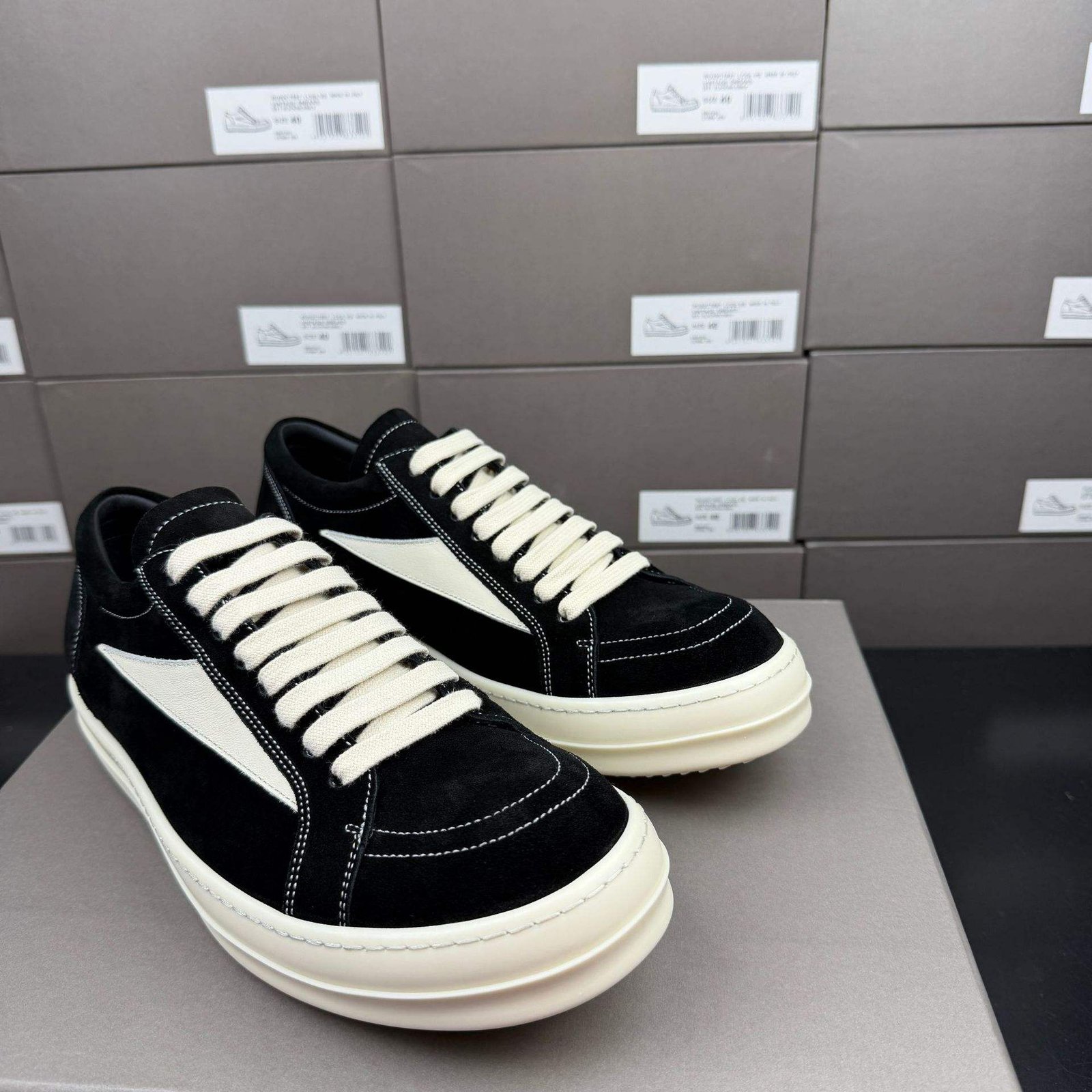 Genuine leather casual shoes for men and women