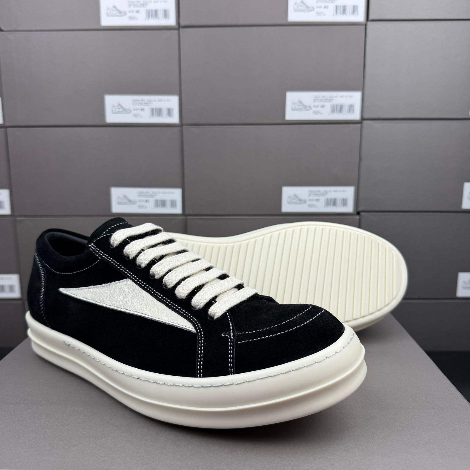 Genuine leather casual shoes for men and women