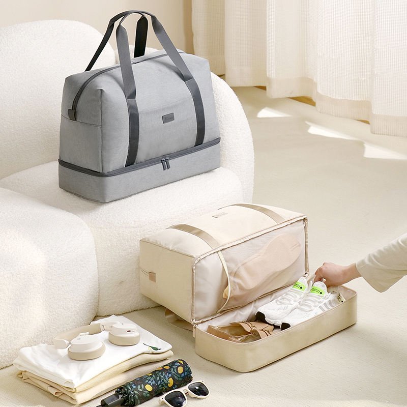 Large capacity polyester gym bag with wet dry separation
